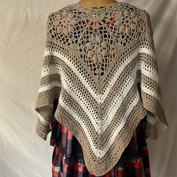 NWOT Hand-crocheted Wool Poncho - S/M - Picture 6 of 6
